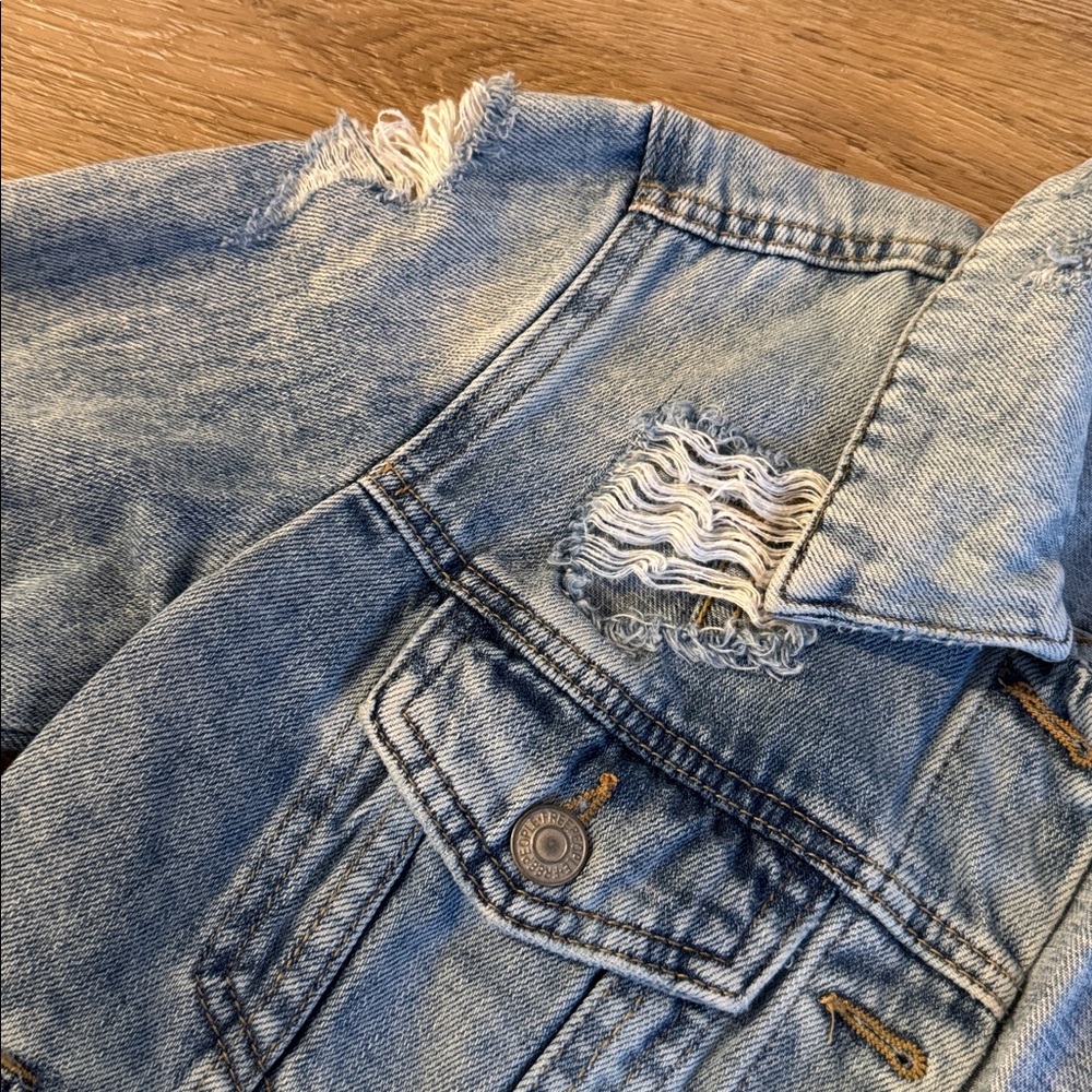 Free People Women’s Distressed Cropped Denim Jacket - Picture 4 of 5